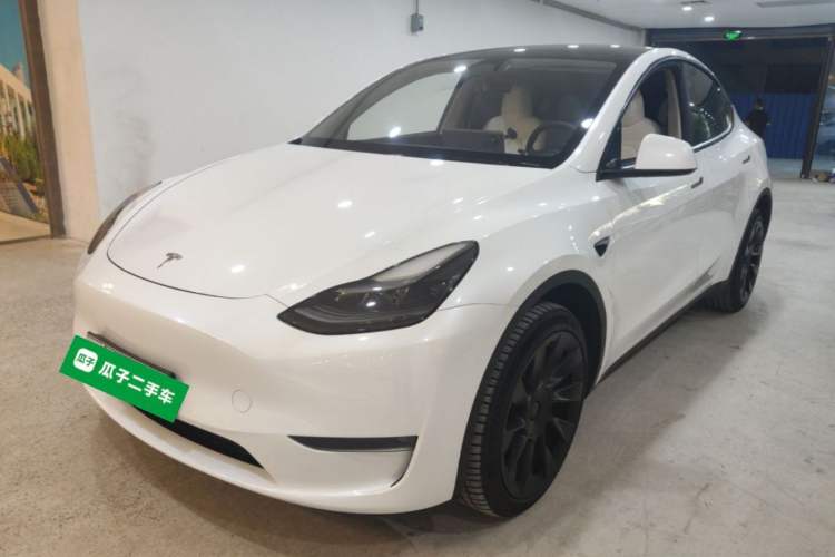 Tesla Model Y 2024 Long-Range All-Wheel-Drive Version