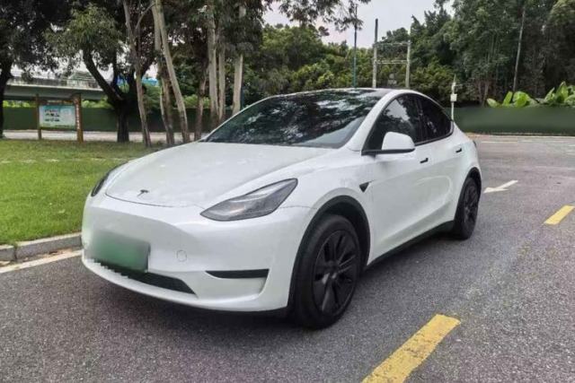 Tesla Model Y 2024 Rear-Wheel-Drive Version с пробегом