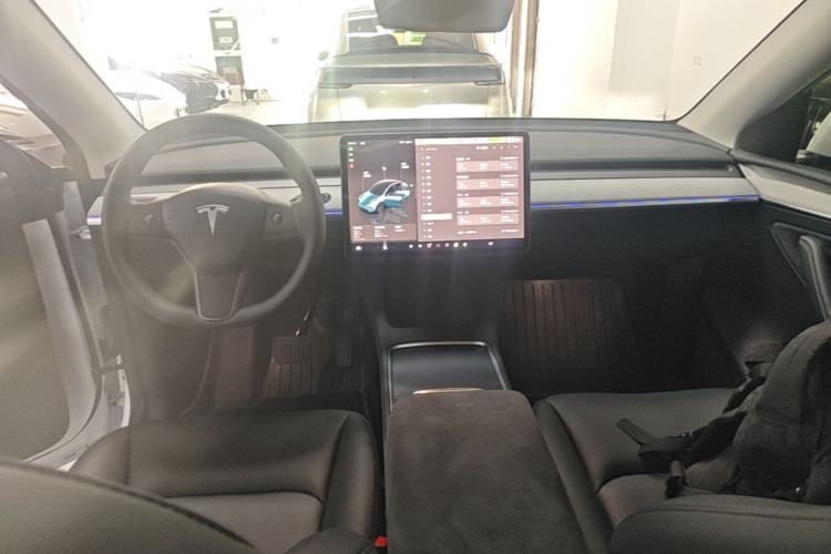 Used Tesla Model Y 2024 Long-Range All-Wheel-Drive Version Center Console