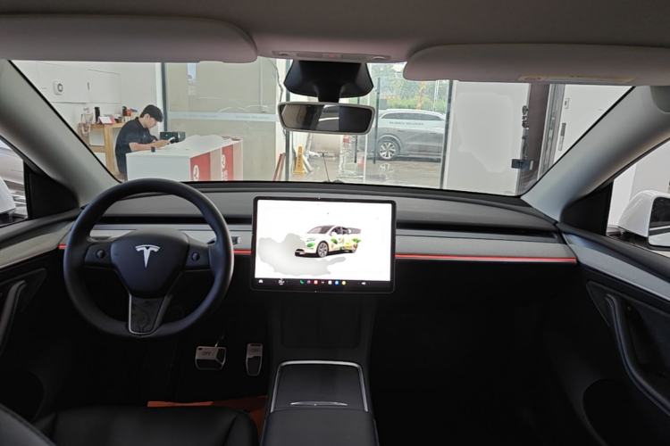 Used Tesla Model Y 2024 Long-Range All-Wheel-Drive Version Center Console