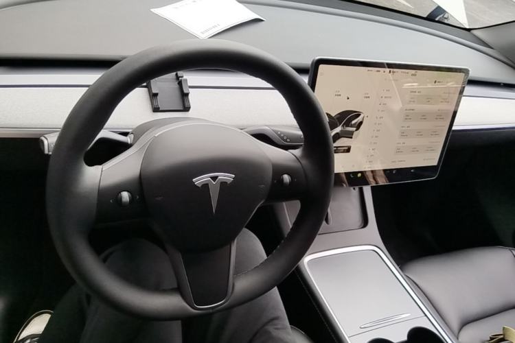 Used Tesla Model Y 2024 Rear-Wheel-Drive Version Center Console