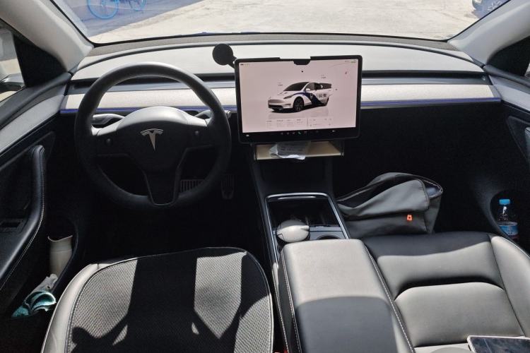 Used Tesla Model Y 2024 Rear-Wheel-Drive Version Center Console