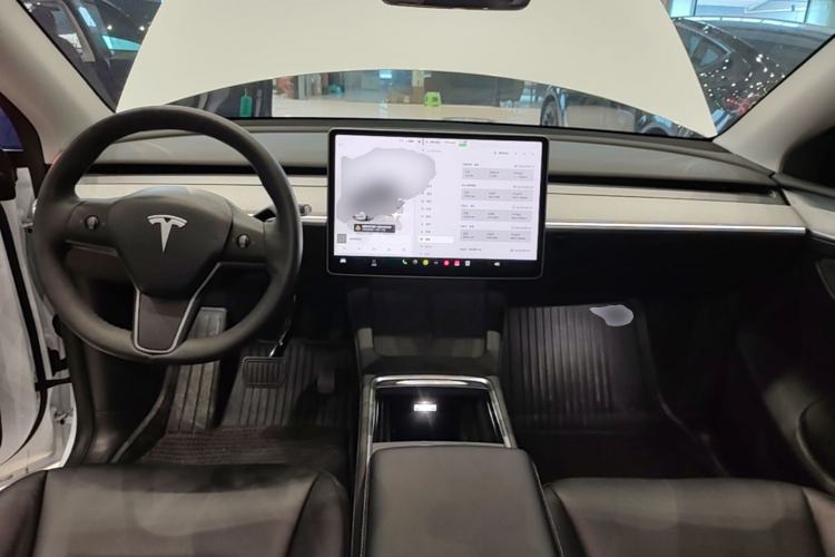 Used Tesla Model Y 2024 Long-Range All-Wheel-Drive Version Center Console