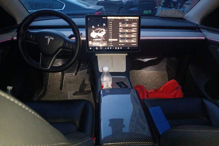 Used Tesla Model Y 2024 Long-Range All-Wheel-Drive Version Center Console