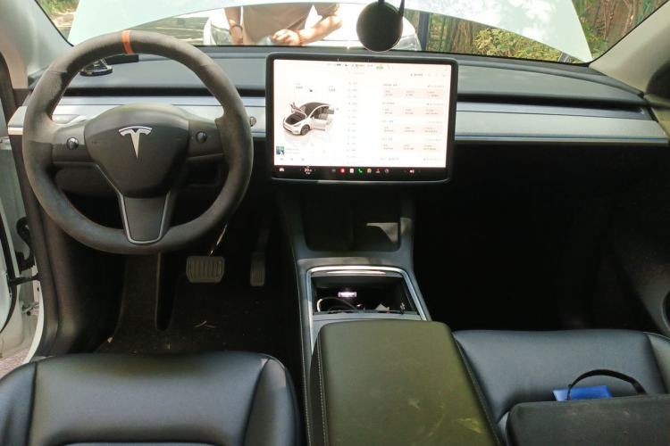 Used Tesla Model Y 2024 Rear-Wheel-Drive Version Center Console