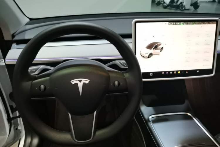 Used Tesla Model Y 2024 Rear-Wheel-Drive Version Center Console