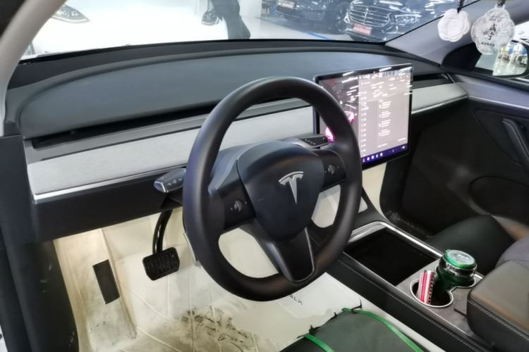 Used Tesla Model Y 2024 Rear-Wheel-Drive Version Center Console