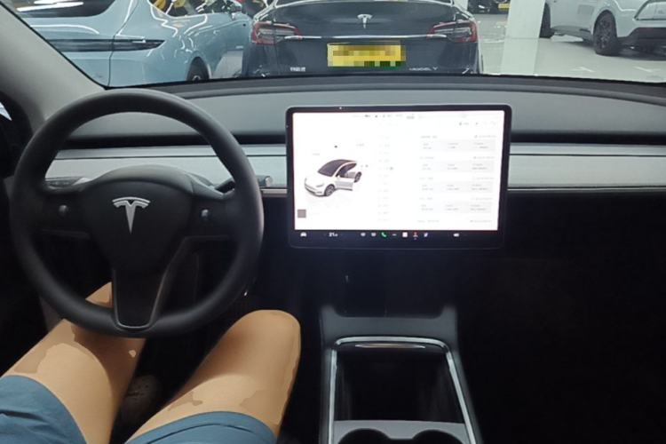 Used Tesla Model Y 2024 Rear-Wheel-Drive Version Center Console