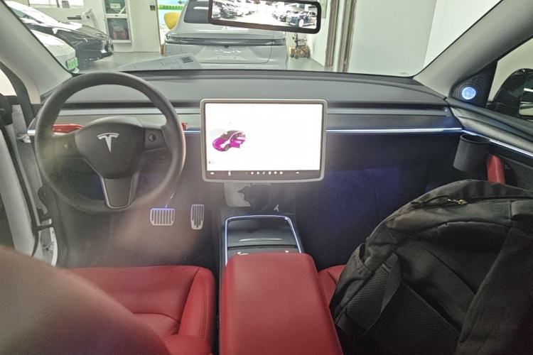 Used Tesla Model Y 2024 Long-Range All-Wheel-Drive Version Center Console