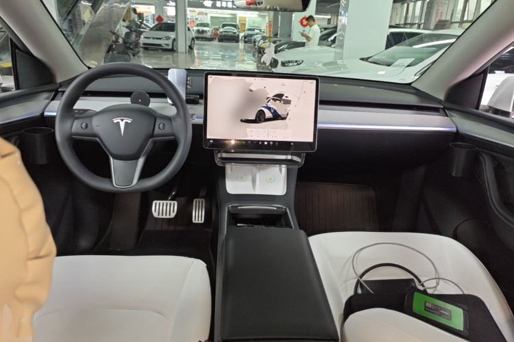 Used Tesla Model Y 2024 Performance High-Performance Edition Center Console