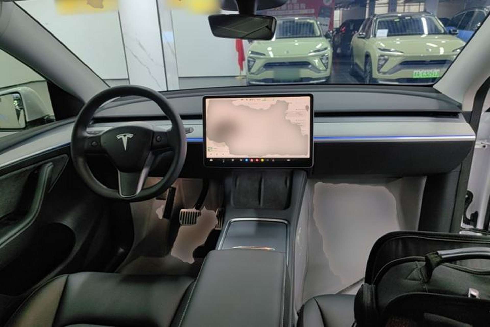 Used Tesla Model Y 2024 Rear-Wheel-Drive Version Center Console