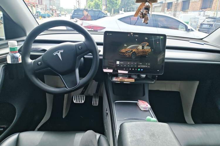 Used Tesla Model Y 2024 Rear-Wheel-Drive Version Center Console