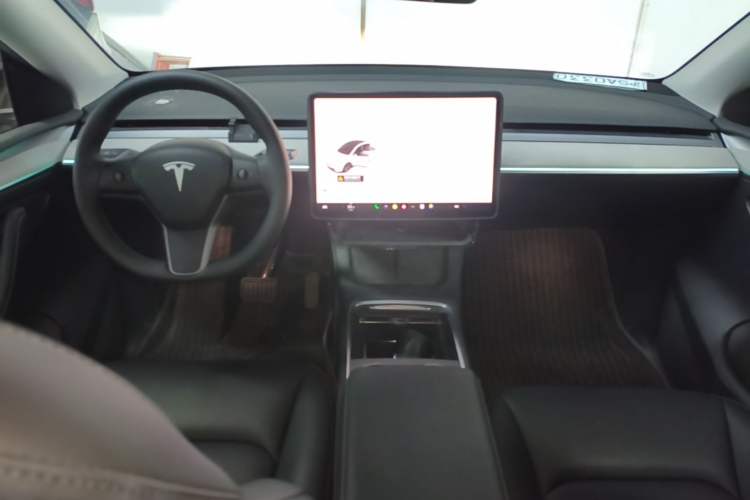 Used Tesla Model Y 2024 Long-Range All-Wheel-Drive Version Center Console