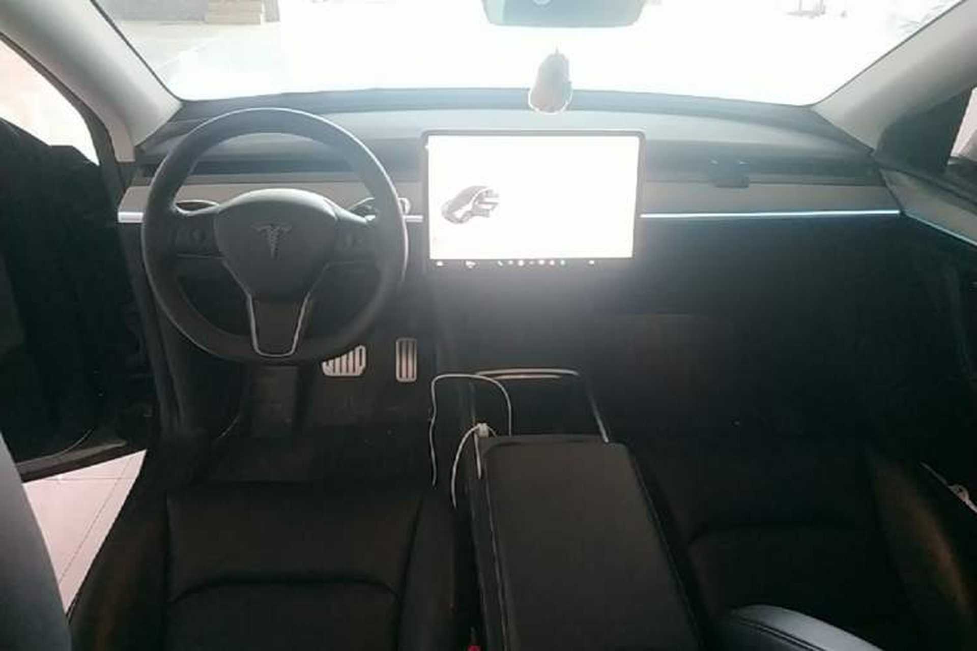Used Tesla Model Y 2024 Rear-Wheel-Drive Version Center Console