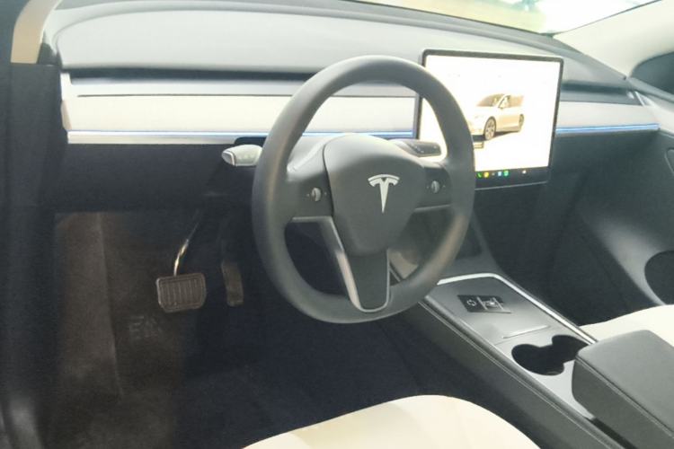 Used Tesla Model Y 2024 Rear-Wheel-Drive Version Center Console