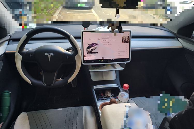 Used Tesla Model Y 2024 Rear-Wheel-Drive Version Center Console