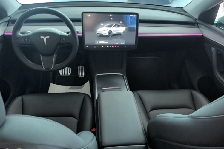 Used Tesla Model Y 2024 Long-Range All-Wheel-Drive Version Center Console