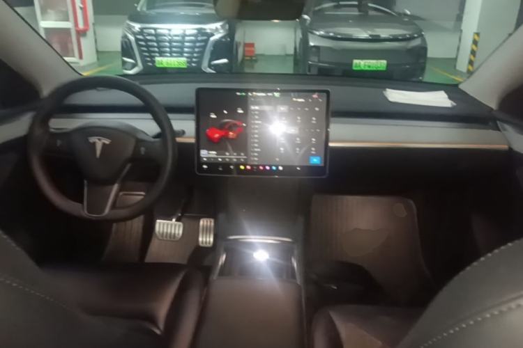 Used Tesla Model Y 2024 Rear-Wheel-Drive Version Center Console