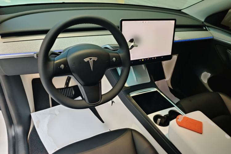 Used Tesla Model Y 2024 Rear-Wheel-Drive Version Center Console
