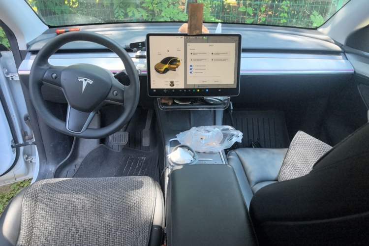 Used Tesla Model Y 2024 Rear-Wheel-Drive Version Center Console