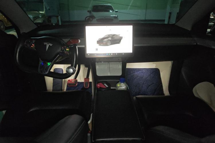 Used Tesla Model Y 2024 Long-Range All-Wheel-Drive Version Center Console