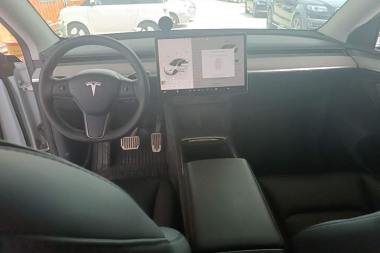 Used Tesla Model Y 2024 Rear-Wheel-Drive Version Center Console