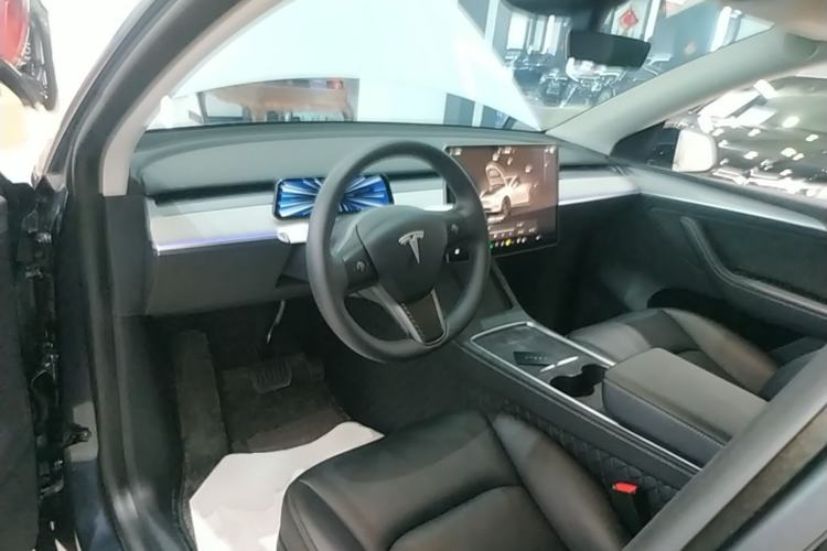 Used Tesla Model Y 2024 Rear-Wheel-Drive Version Center Console
