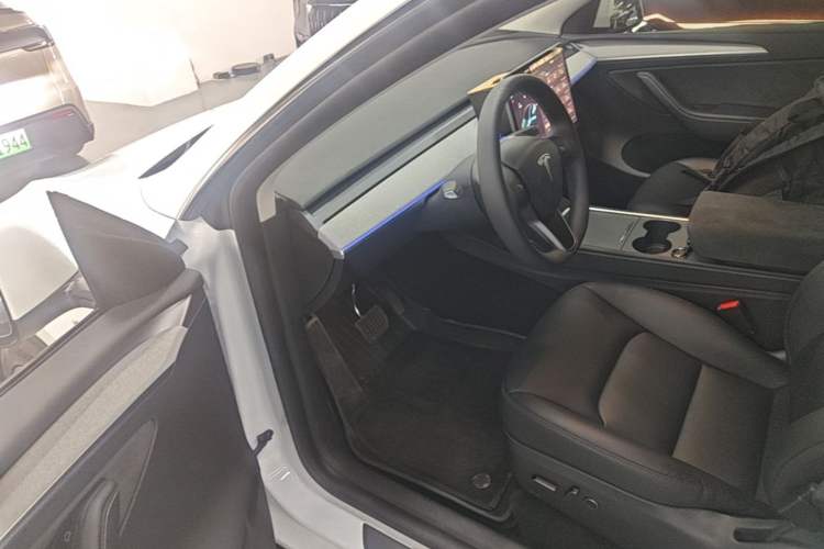 Used Tesla Model Y 2024 Long-Range All-Wheel-Drive Version Driver Seat