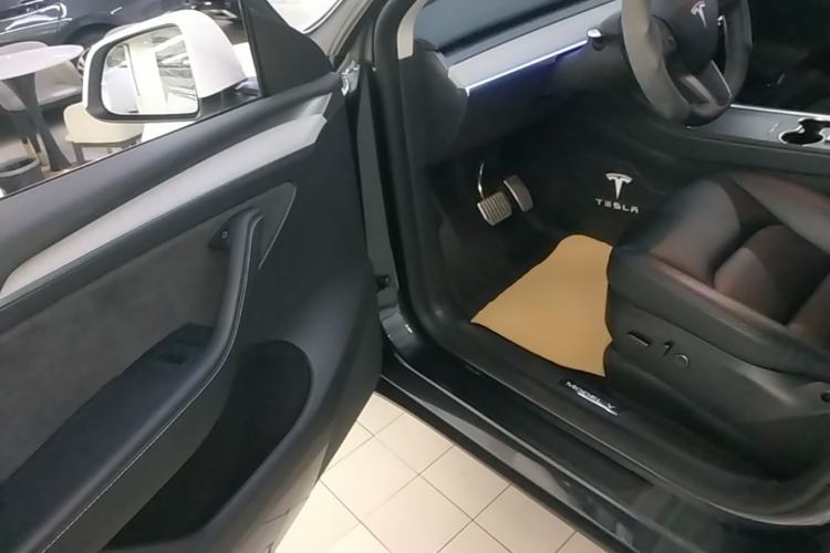 Used Tesla Model Y 2024 Rear-Wheel-Drive Version Driver Seat