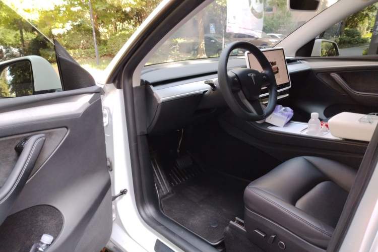 Used Tesla Model Y 2024 Long-Range All-Wheel-Drive Version Driver Seat