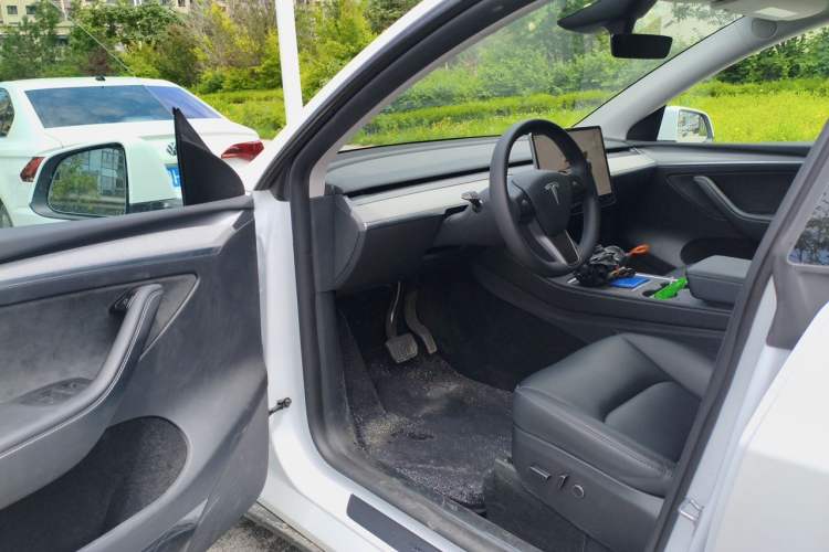 Used Tesla Model Y 2024 Long-Range All-Wheel-Drive Version Driver Seat