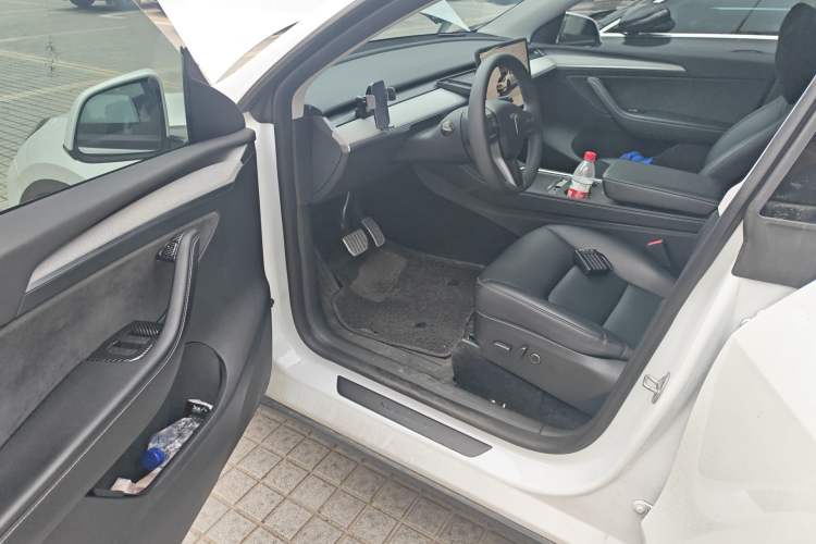 Used Tesla Model Y 2024 Rear-Wheel-Drive Version Driver Seat