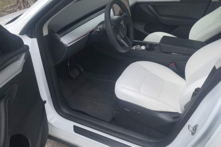Used Tesla Model Y 2024 Long-Range All-Wheel-Drive Version Driver Seat
