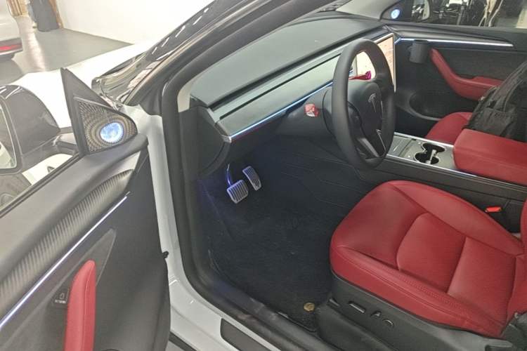 Used Tesla Model Y 2024 Long-Range All-Wheel-Drive Version Driver Seat