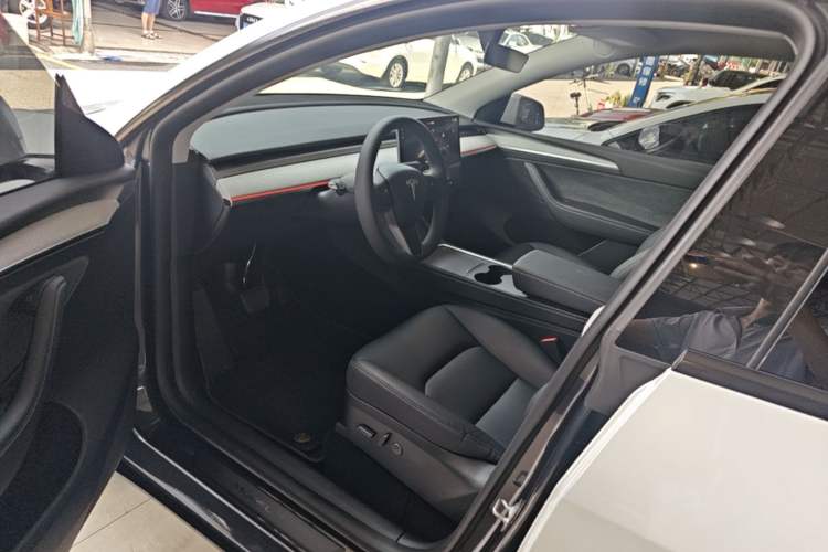 Used Tesla Model Y 2024 Long-Range All-Wheel-Drive Version Driver Seat