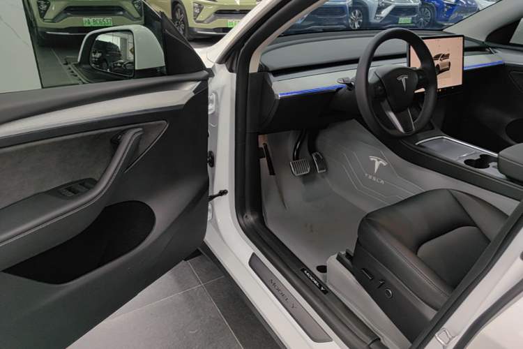 Used Tesla Model Y 2024 Rear-Wheel-Drive Version Driver Seat
