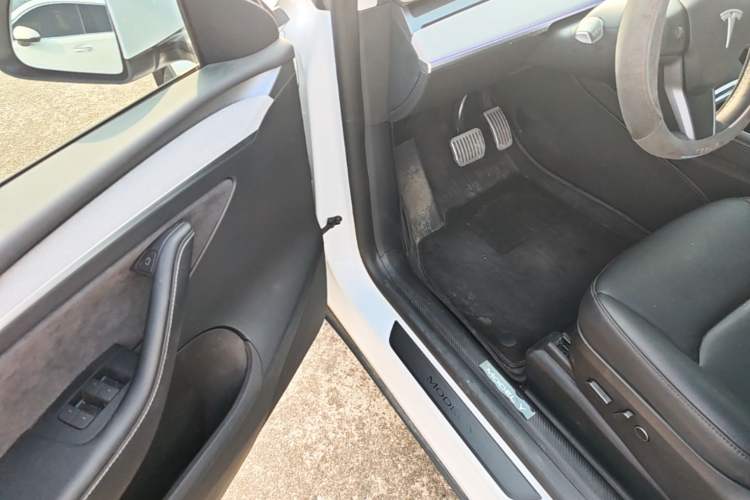 Used Tesla Model Y 2024 Rear-Wheel-Drive Version Driver Seat