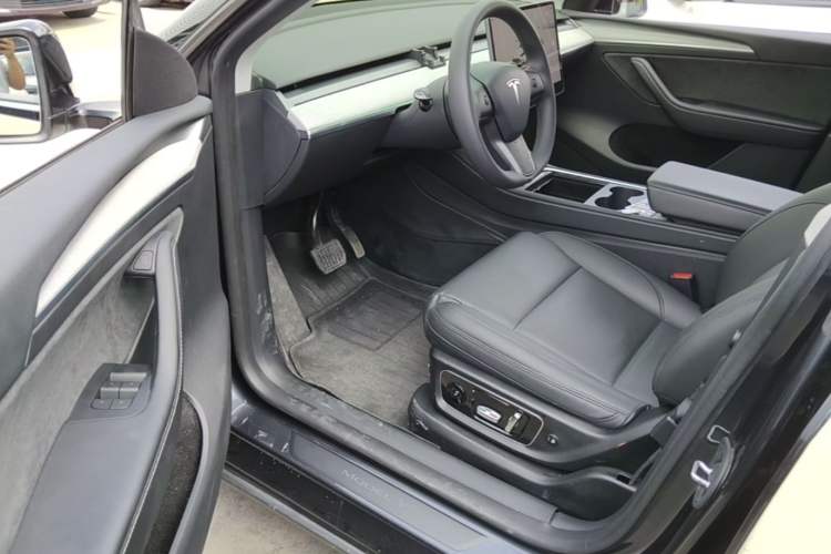 Used Tesla Model Y 2024 Rear-Wheel-Drive Version Driver Seat