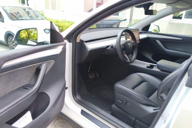 Used Tesla Model Y 2024 Rear-Wheel-Drive Version Driver Seat