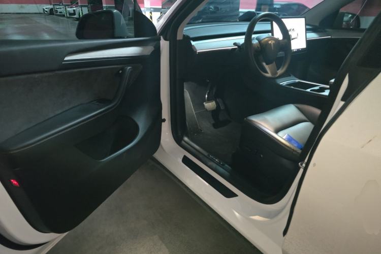 Used Tesla Model Y 2024 Long-Range All-Wheel-Drive Version Driver Seat