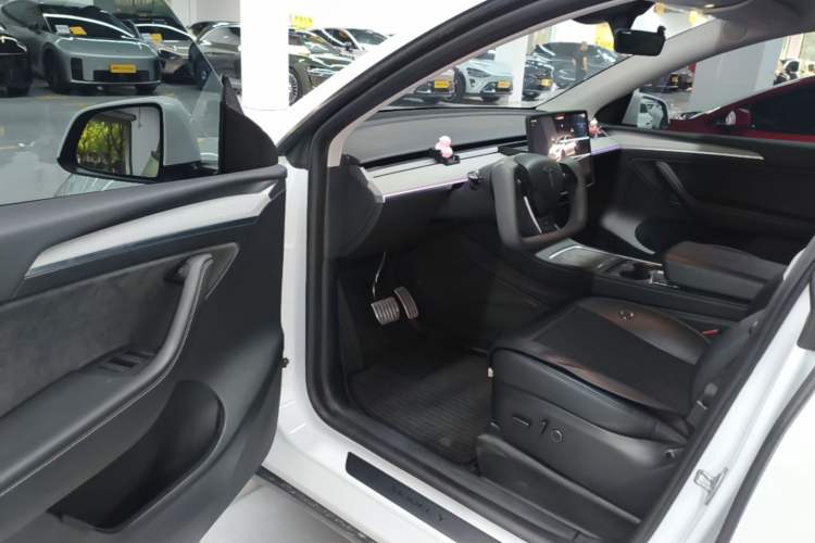 Used Tesla Model Y 2024 Rear-Wheel-Drive Version Driver Seat
