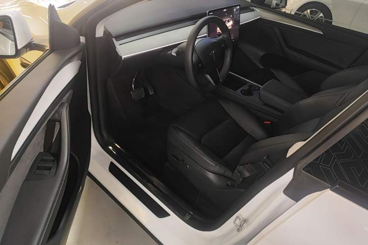 Used Tesla Model Y 2024 Rear-Wheel-Drive Version Driver Seat