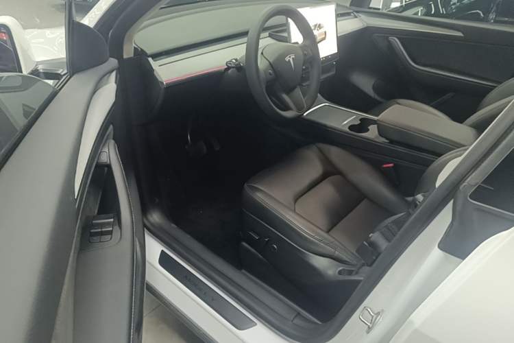 Used Tesla Model Y 2024 Rear-Wheel-Drive Version Driver Seat
