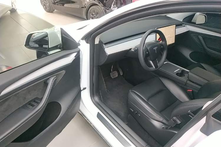 Used Tesla Model Y 2024 Rear-Wheel-Drive Version Driver Seat