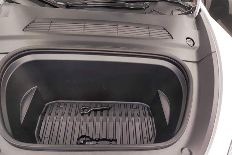 Used Tesla Model Y 2024 Rear-Wheel-Drive Version Engine Bay