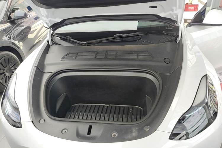 Used Tesla Model Y 2024 Rear-Wheel-Drive Version Engine Bay