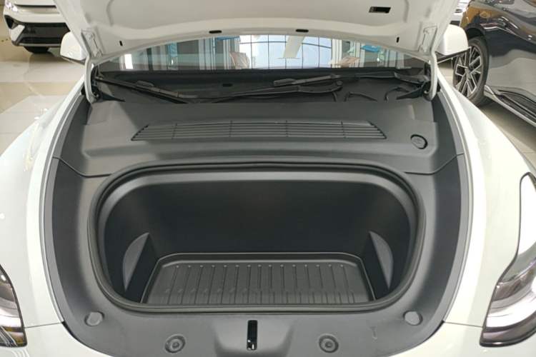 Used Tesla Model Y 2024 Rear-Wheel-Drive Version Engine Bay