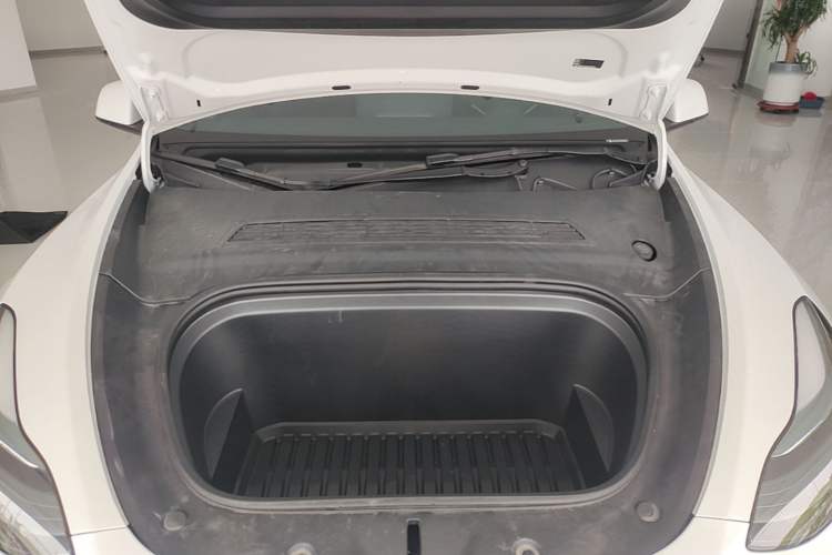 Used Tesla Model Y 2024 Rear-Wheel-Drive Version Engine Bay