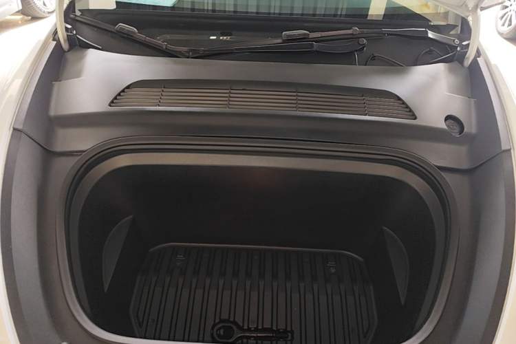 Used Tesla Model Y 2024 Rear-Wheel-Drive Version Engine Bay