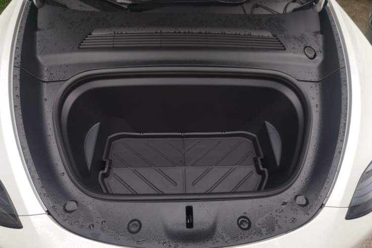 Used Tesla Model Y 2024 Rear-Wheel-Drive Version Engine Bay